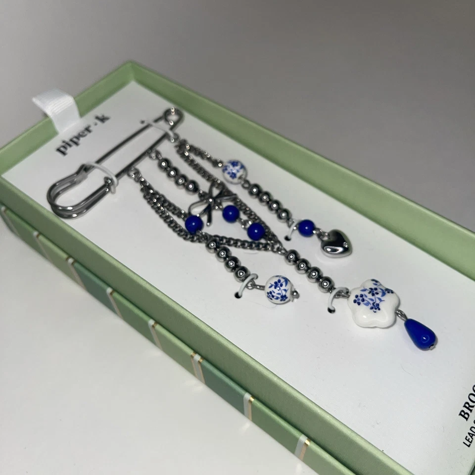 PIPER K 银色安全胸针胸针蓝色白色花卉设计串珠细节 — 第 4/4 张图片