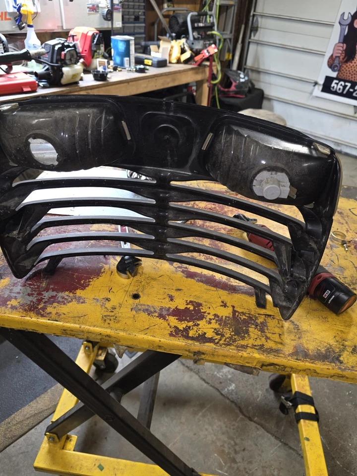 John Deere LT133 LT150 LT155 LT160 LT170 LT180 Front Grille and Headlights - Image 2 of 3