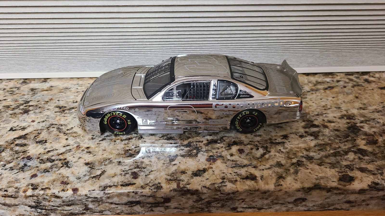 Action Dale Earnhardt #3 GM Goodwrench SILVER CHROME 2000 Monte Carlo 1:24