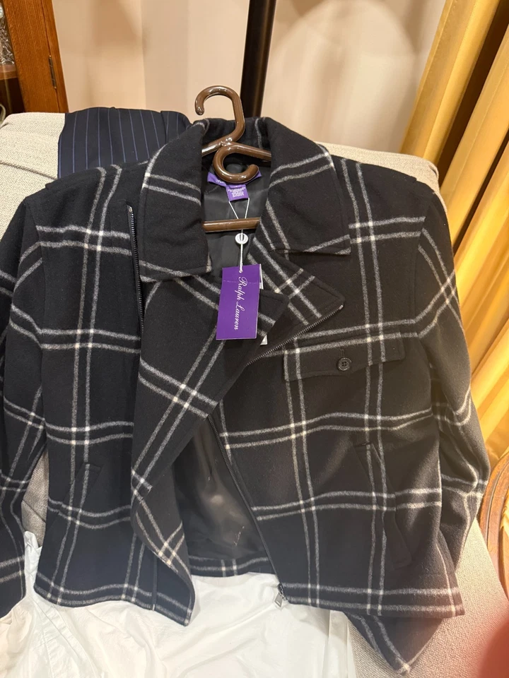 chaqueta lana etiqueta morada mujer Foto 2 de 4