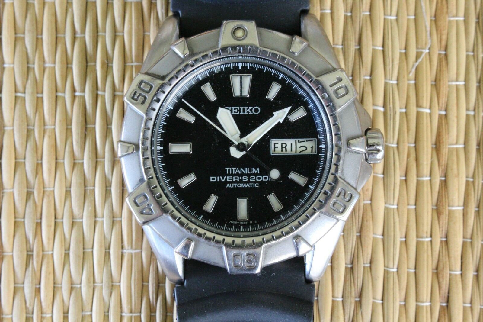 flydende Gør det ikke gået i stykker TITANIUM SEIKO 7S26-0150 ABUSE FREE 200M BLACK DATE DIAL DIVER + WATCH BOX  SET | eBay