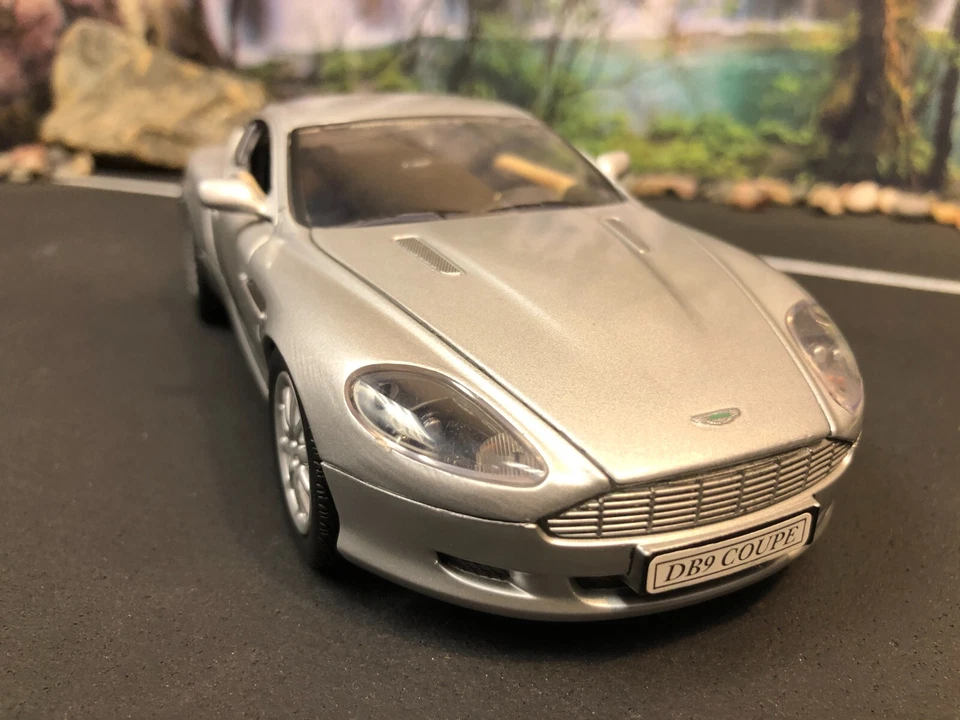 MOTORMAX ASTON MARTIN DB9 #73321 METAL FUNDIDO A PRESIÓN escala 1:24, sin caja Foto 2 de 4