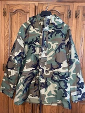 U.S. Military Woodland Camo Cold Weather Parka Size Large By Propper EUC