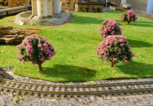 20 Purple Blooming Trees, 40 mm High - Picture 8 of 12