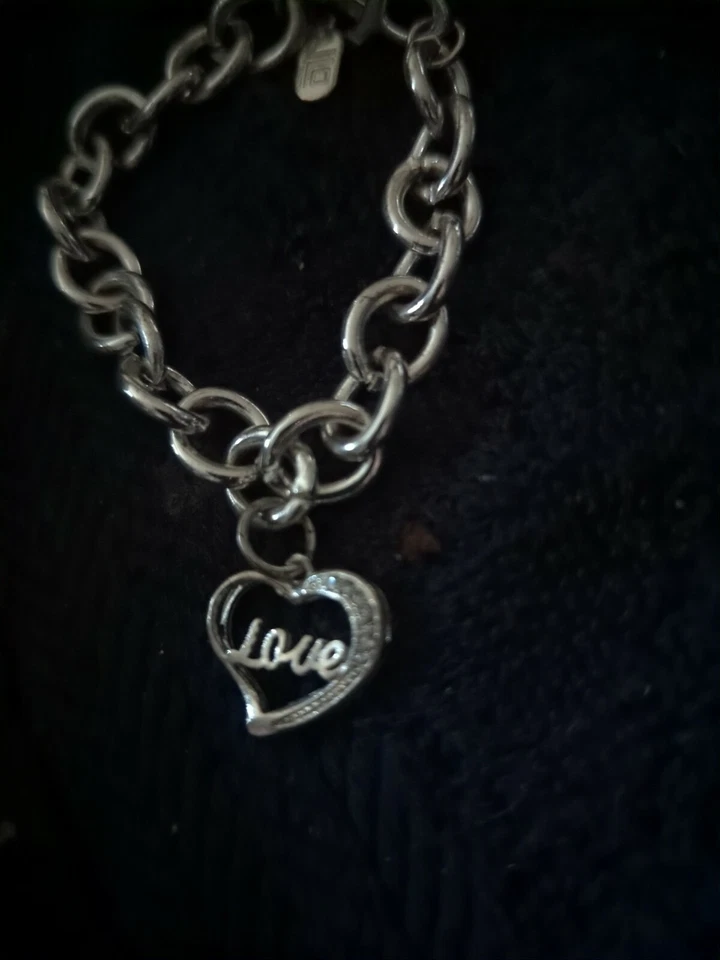 JLO JENNIFER LOPEZ Rhinestone HEART Charm Tag Silver Plate Toggle Bracelet 7.5" - Image 3 of 4