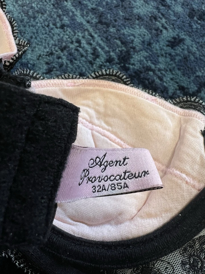 Sujetador de encaje Agent Provocateur negro y rosa suave hecho en Francia - S 32A Foto 4 de 4