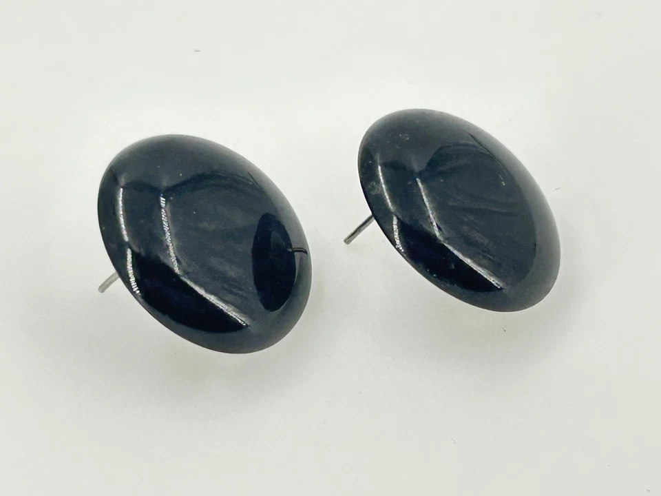 Pendientes de botón negros vintage con perno prisionero perforado de acrílico para mujer Foto 3 de 4