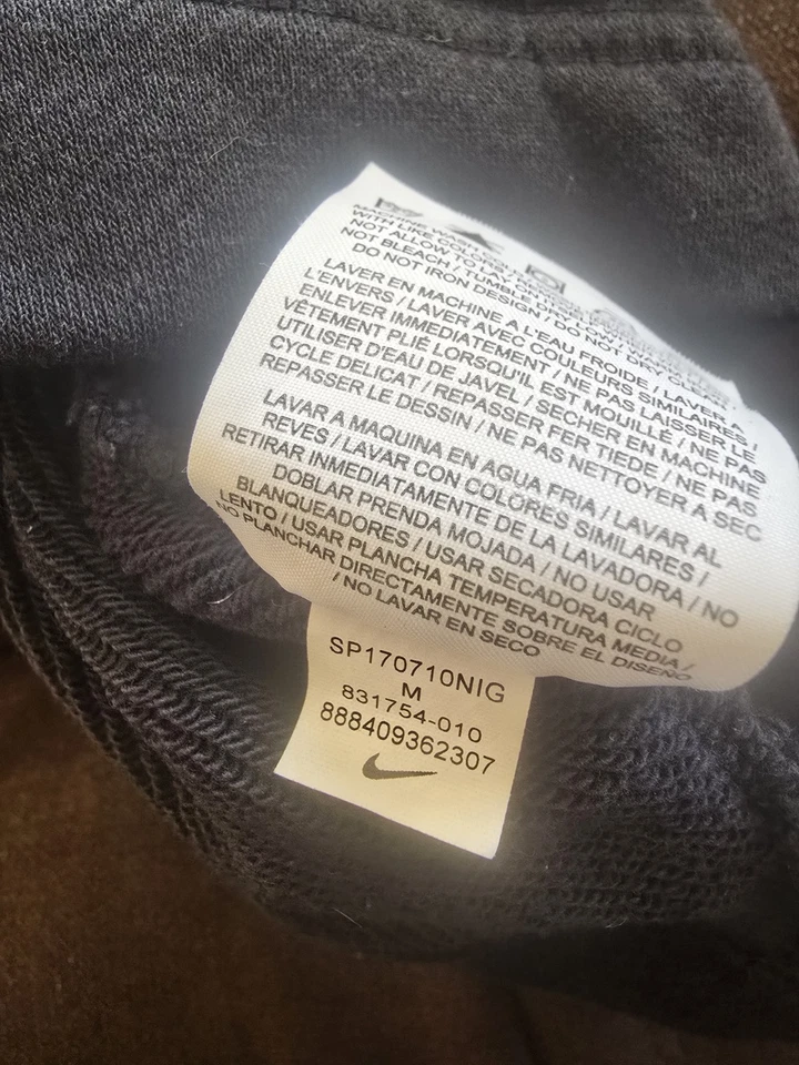 Top de manga corta Nike Irreverent Logo mediano para mujer 831754 Foto 3 de 4