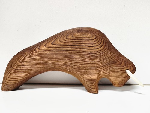 VINTAGE: MID CENTURY MODERN CEDAR WOOD BISON - 33CM LONG - Picture 2 of 10