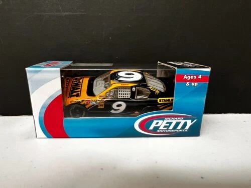 Marcos Ambrose autos de carrera Diecast 2011 año del vehículo