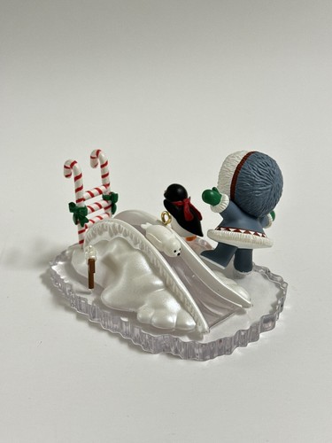 2004 Hallmark “Frosty Friends” 25th Series Eskimo & Penquin Sliding - Picture 4 of 5