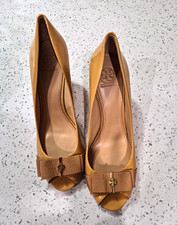 Tory Burch Beige Patent Leather Peep Toe Bow Logo Stiletto Pumps Slip On 10.5