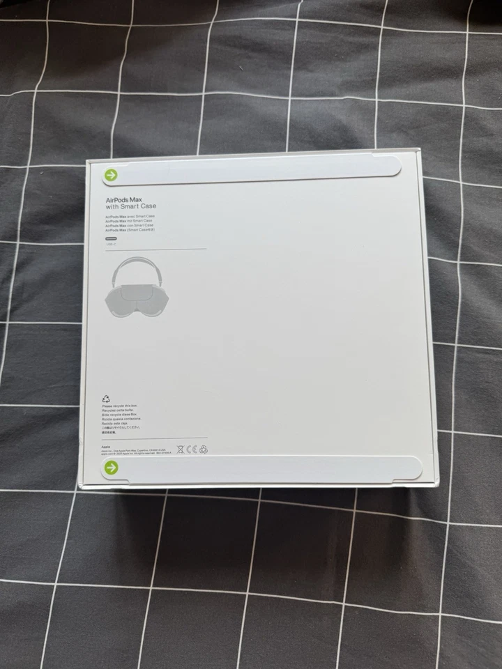 NEW AirPod Max 2024 Black - Image 2 of 3