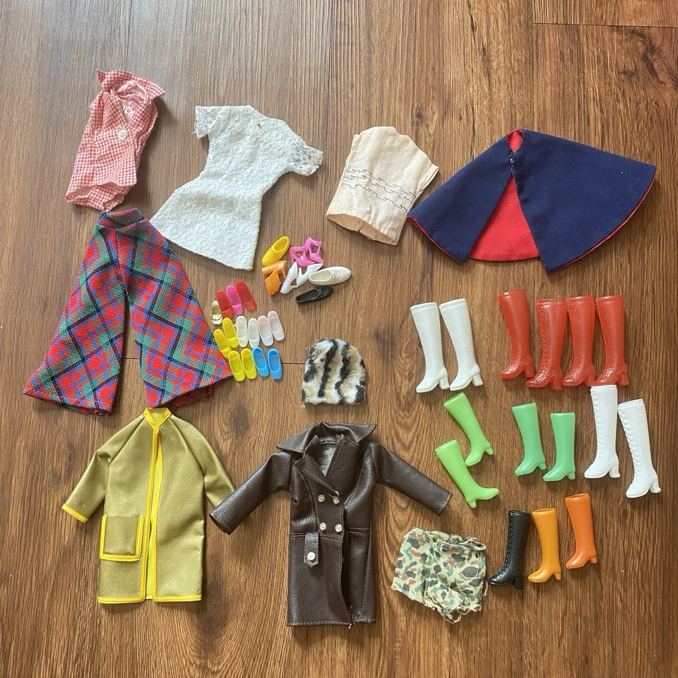 Lote Ropa Clon Barbie Años 60 70 De Colección Shillman Hong Kong Maddie Mod Botas Zapatos Foto 2 de 4