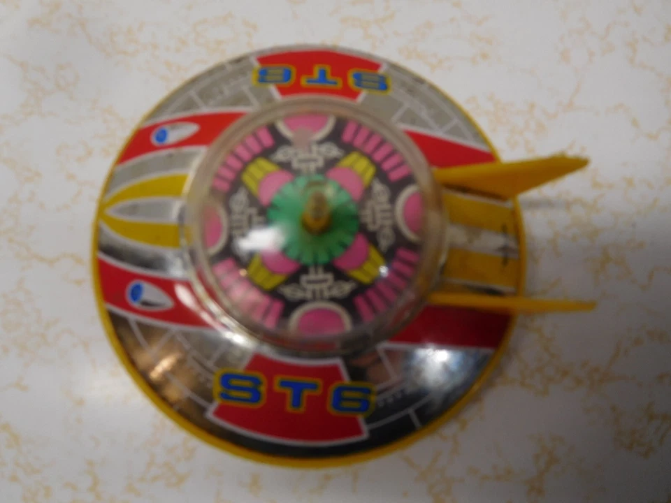 Vintage 4 inch Made in Japan ST-6 UFO Alien Plastic Toy w/Wheels & Spinning Disc - Image 2 of 4