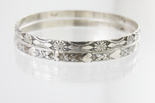 2 Beau Sterling Armreif Armbänder geprägte Herzen & Blumen + Deko Design Gr. 8 - Bild 7 von 11