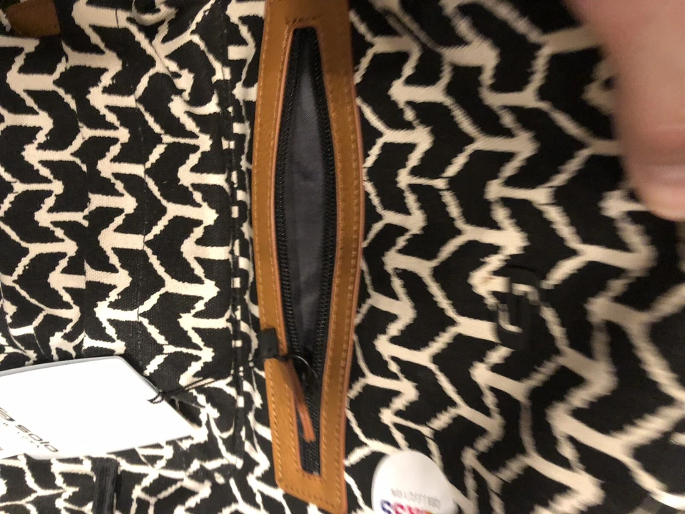 Laptop Solo New York trasera negra con rayas beige Foto 2 de 4