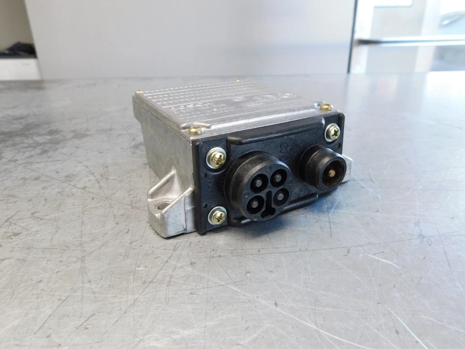 380SL 380SLC 500SLC 500SL 500SEL 500SEC Ignition Control Unit Module 0227100042  - Image 4 of 4