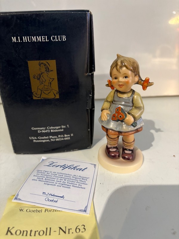 MI HUMMEL FLOWER GIRL #212