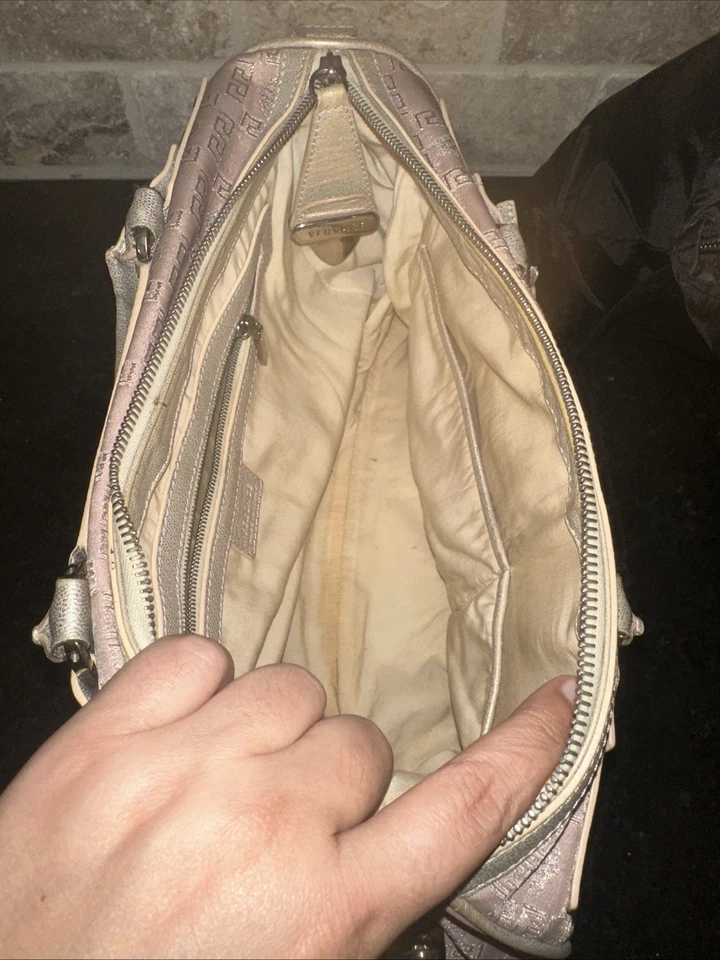 Bolso de hombro Versace rosa y plateado de tela y cuero de lona Foto 4 de 4