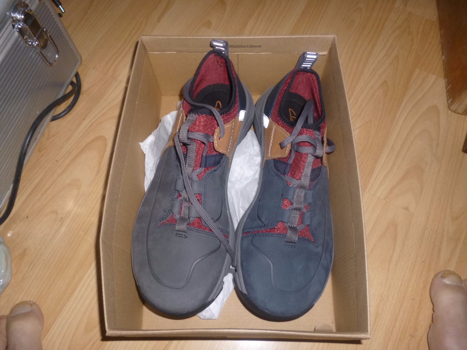 Da Uomo Clarks tritrack Nubuck Scarpe Scarpe TAGLIA 8G.New con difetti... scolorito Scarpe classiche da uomo Da Uomo Clarks tritrack Nubuck Scarpe Scarpe TAGLIA 8G.New con difetti... scolorito Scarpe classiche da uomo