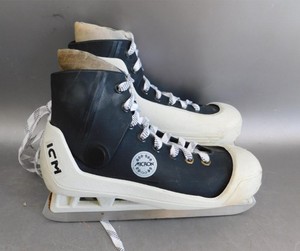 Patins De Hockey Sur Glace CCM Mustang Vintage 1979 - Taille 9 Homme - Occasion En état Fonctionnel - Cuir, Coque Dure
