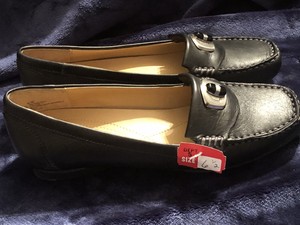 naturalizer black leather flats