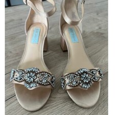 Betsey Johnson Dressy Occasion Champagne Colored Rhinestone Sandals Mel Size 6.5