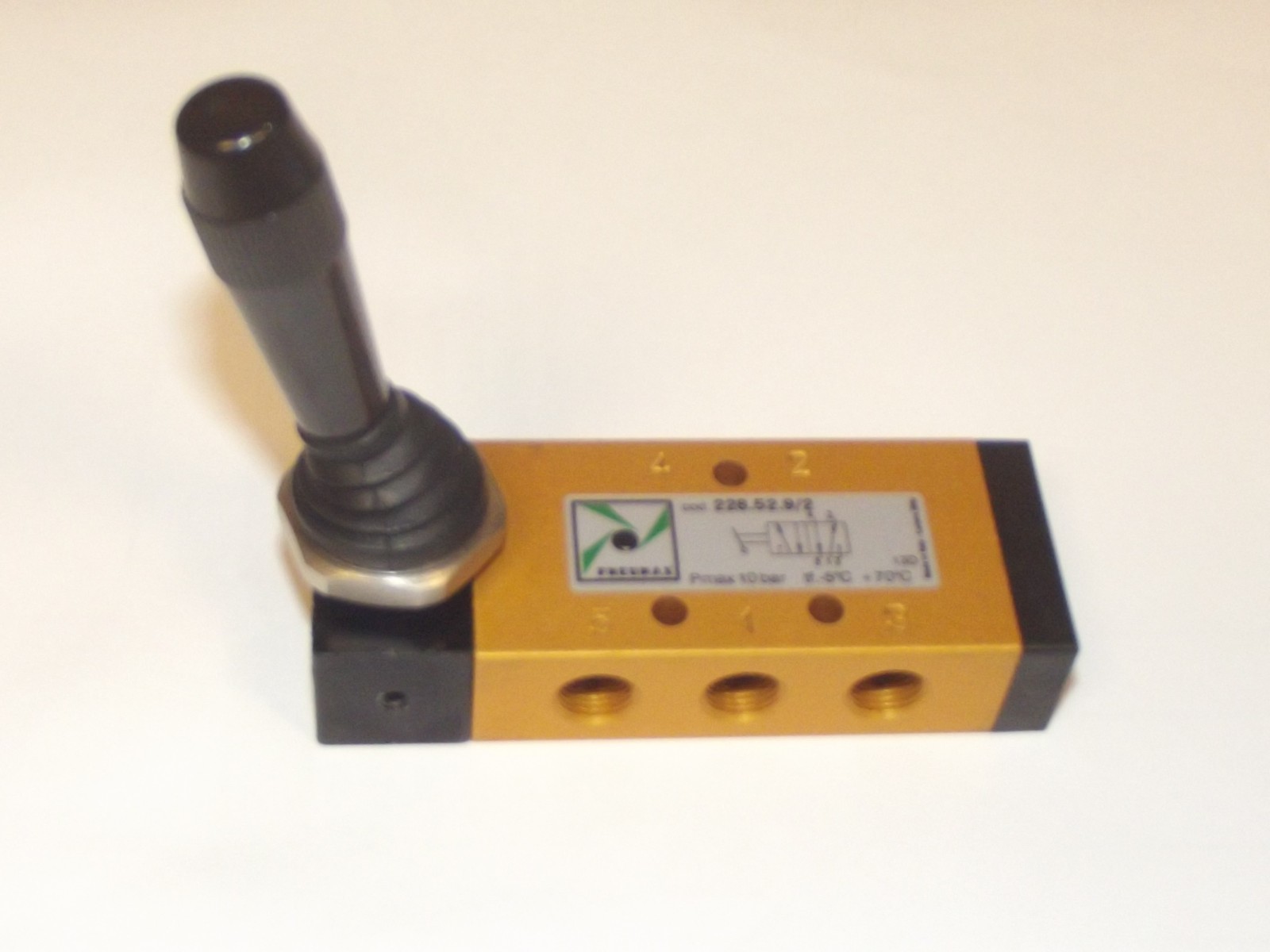 Pneumax 228.52.9/2 Manual Lever Valve,5/2 ,2 Position, 1/8 Bsp, Can Panel Mount