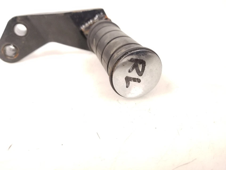 Yamaha VStar 1300 Stryker XVS1300 2014 reposapiés trasero izquierdo pasajero reposapiés y montaje Foto 3 de 4