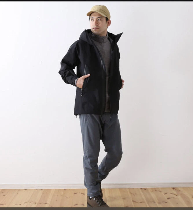 Goldwin Hooded Mountain Rain Jacket. Gore-Tex GO01702P. Black XS.MRSP $800