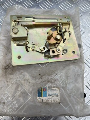 NOS serrure de porte latérale peugeot J7 - J9 NEUF - 9138.32 - Photo 1/4