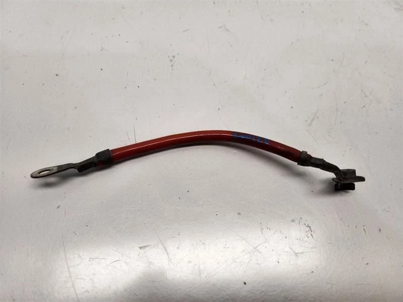 Volkswagen Jetta 2003 (1,9 L/turbo/tracción delantera) caja de fusibles cable de alimentación  Foto 2 de 4