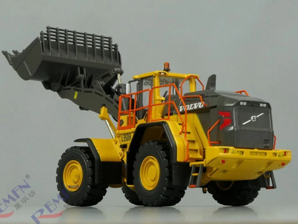 Motorart Volvo L350H Wheel Loader 1:50 Scale Die-Cast Model New in Box - Image 3 of 4