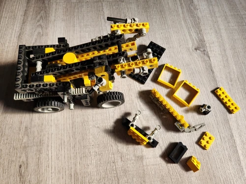 LEGO Technic 8852 Robot not complete for parts only  1987 vintage