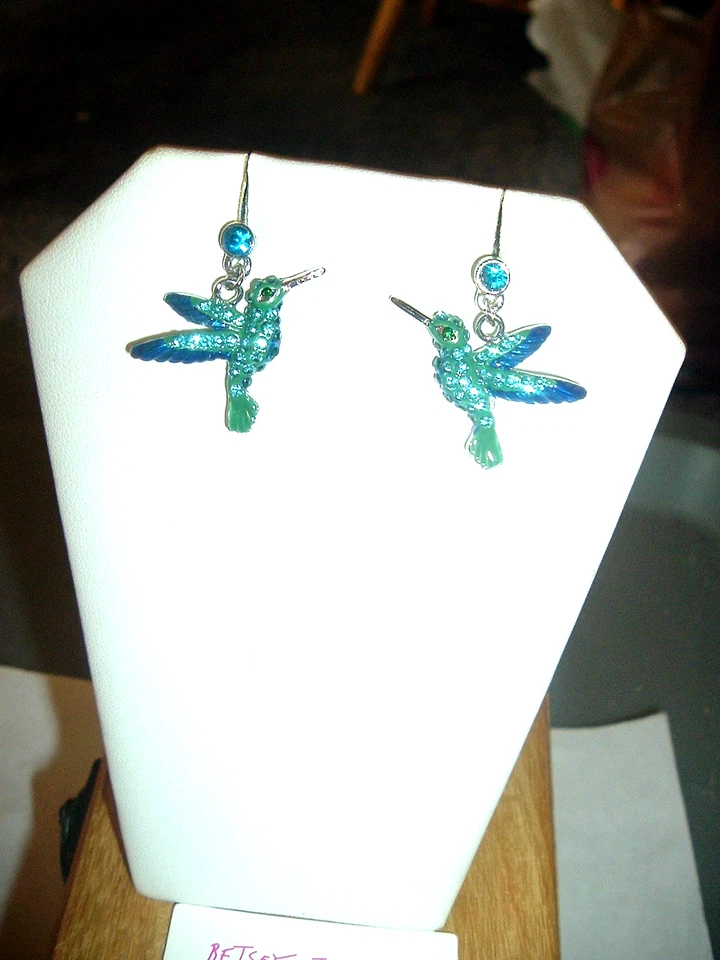 DELICADOS PENDIENTES PERFORADOS COLIBRÍ COLGANTES CRISTALES AZULES AGUAMARINA Betsey Johnson Foto 3 de 4