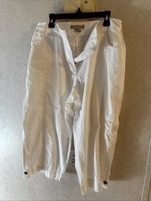 Chicos Size 1 white crop pants 98 cotton 2 spandex Medium 8 