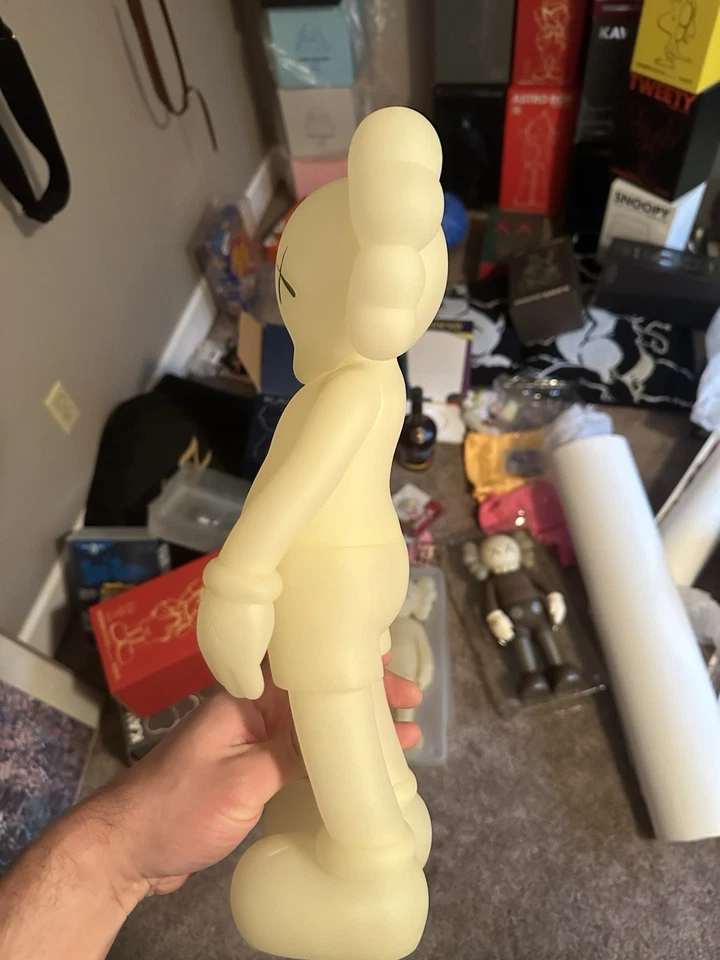 Kaws Cinco Años Después GITD Figura Medicom Auténtica Foto 3 de 4