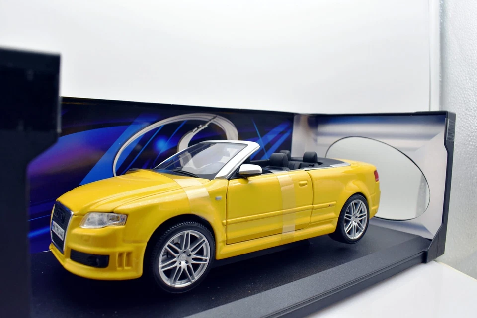 Modellino auto scala 1:18 Audi RS4 diecast modellismo statico maisto collezione - Immagine 3 di 4