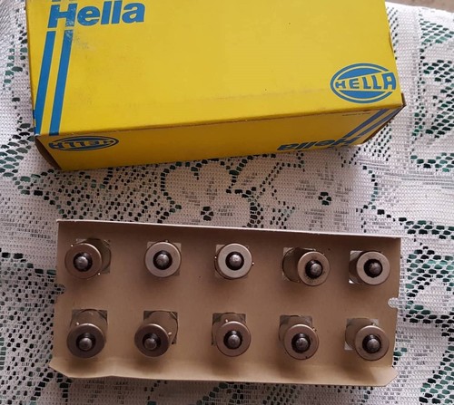 Hella Headlight Bulbs 8GA 002 073-061 6V 21W - 2 bulbs - BOX - Picture 2 of 2