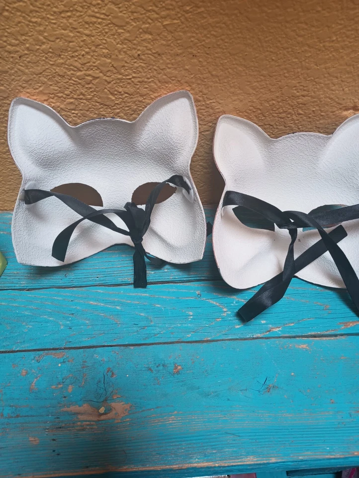 Mardi Gras Style Cat Masks (2 Masks) -4 X 6.5 X 6 inches-very good condition - Image 4 of 4