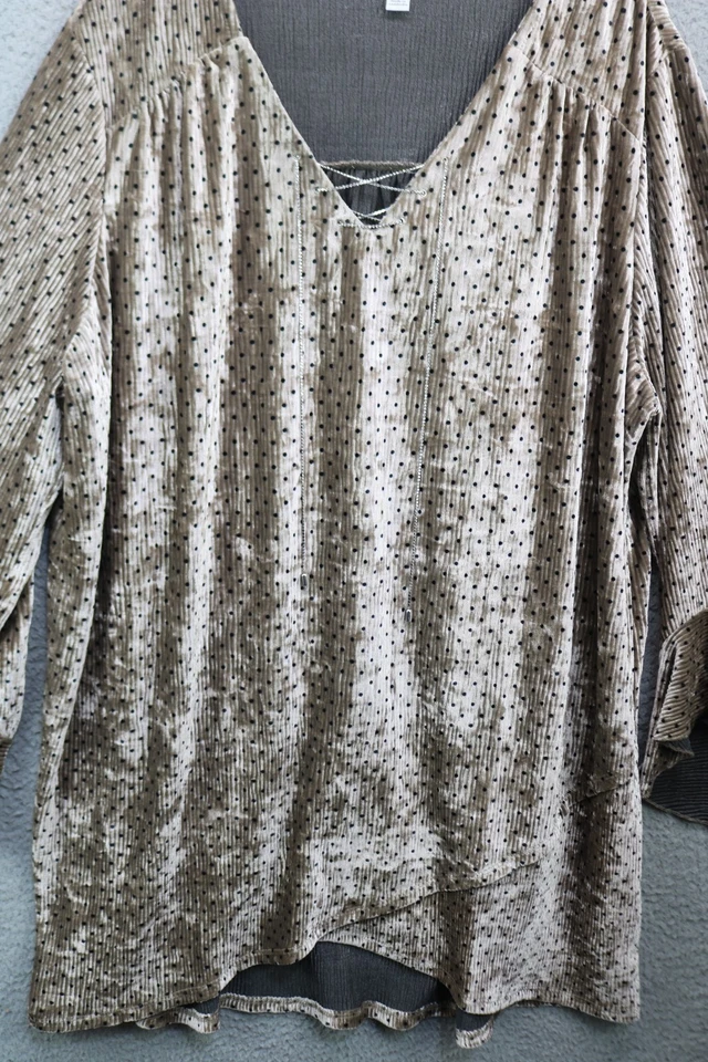 Cato Collection Limited Edition 3/4 Bell Sleeve Velvet Tunic-22-24w-Whimsigoth - Image 2 of 4