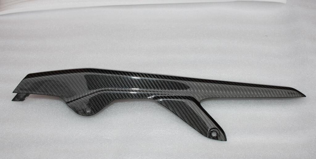 Passage de chaîne Honda Hornet 1000 2025-2026 en carbone brillant haut de gamme