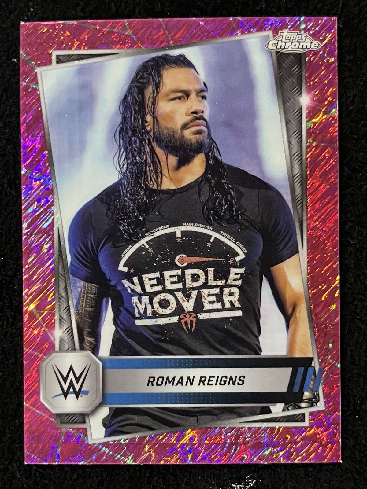 2025 Topps Chrome WWE #3 Roman Reigns Pink Shimmer Refractor