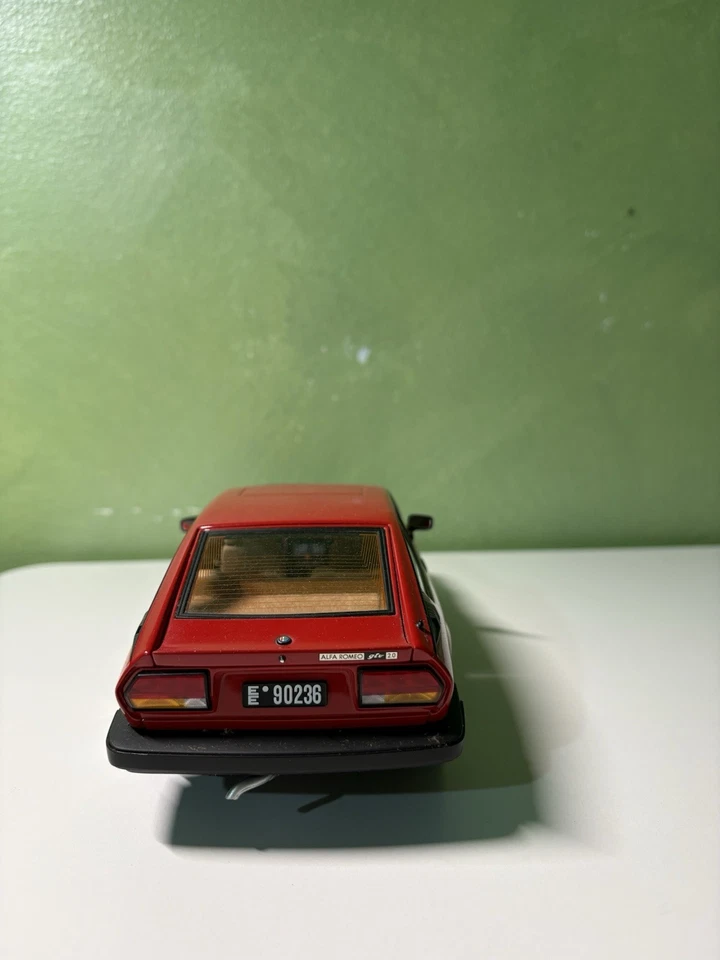 Alfa Romeo Alfetta GTV 2.0 red autoart 1980 1/18 - Immagine 3 di 4
