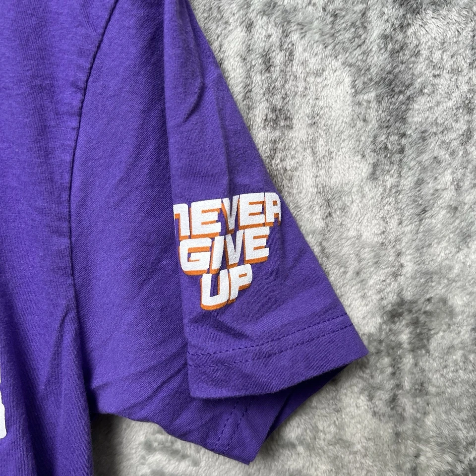 Camiseta John Cena Farewell Tour 2025 Phoenix Púrpura Auténtica Talla Mediana Foto 2 de 4