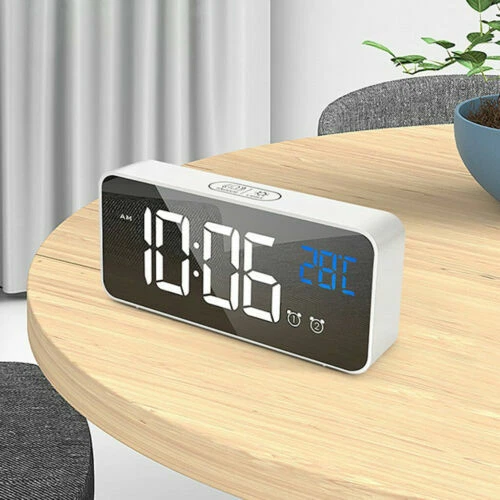 Orologi da tavolo, mensola e viaggio nere