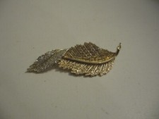Sarah Coventry Twisted Leaf Brooch Gold Tone w/Clear Rhinestones VGC f/s js2