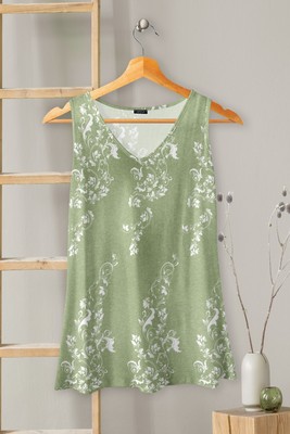 Bon Apple Tea  Women's V-neck Sleeveless Top