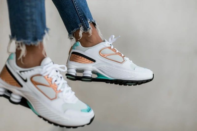 nike shox enigma 9000 white